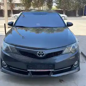 Стекло на Toyota Camry 3