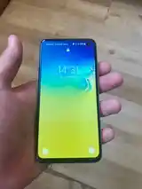 Samsung Galaxy S10e-2