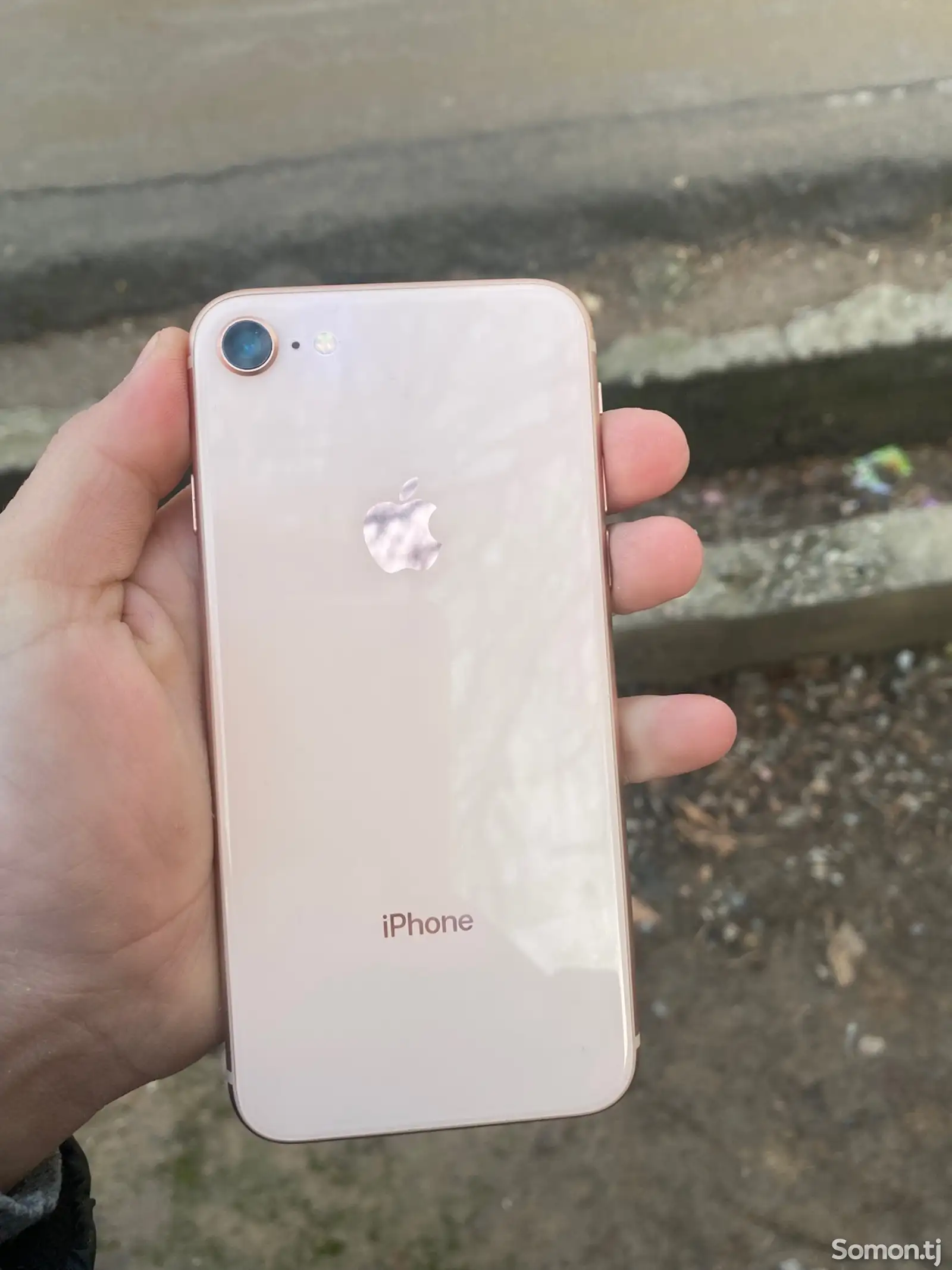 Apple iPhone 8, 64 gb, Gold-1