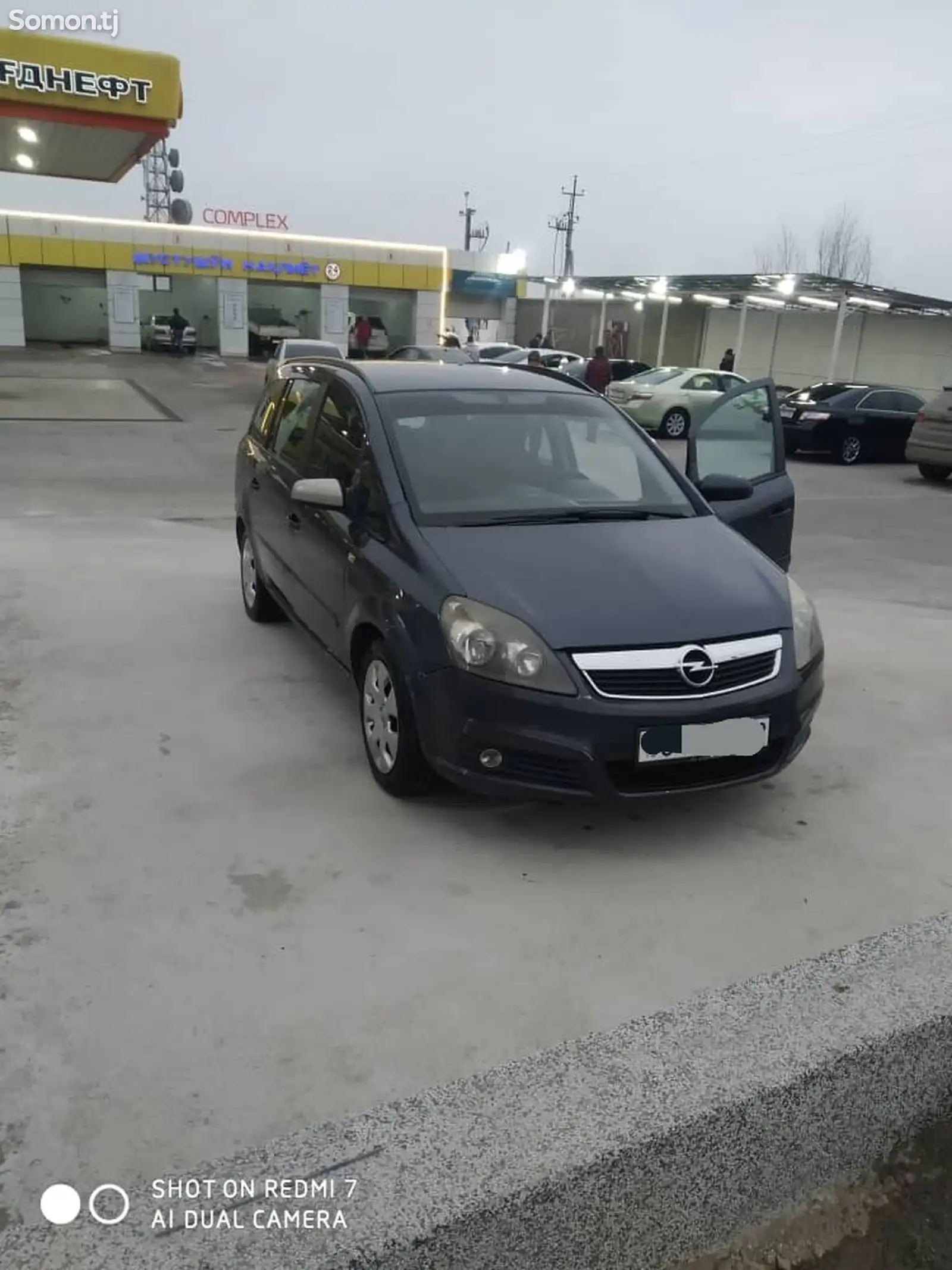 Аренда авто Opel Zafira-1