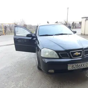 Chevrolet Lacetti, 2004