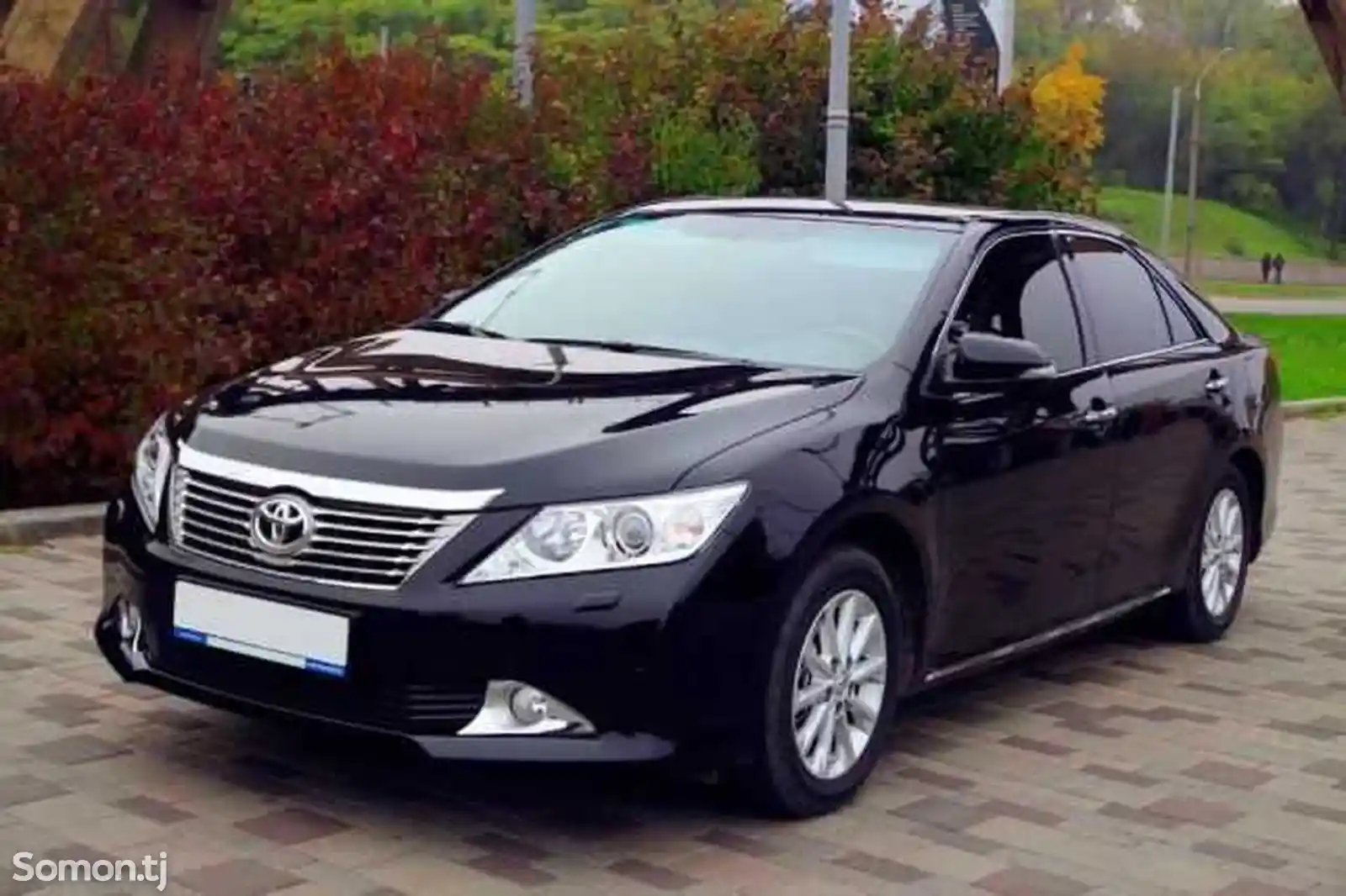 Хром капота на Toyota Camry 4-3