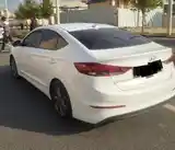 Hyundai Elantra, 2017-3