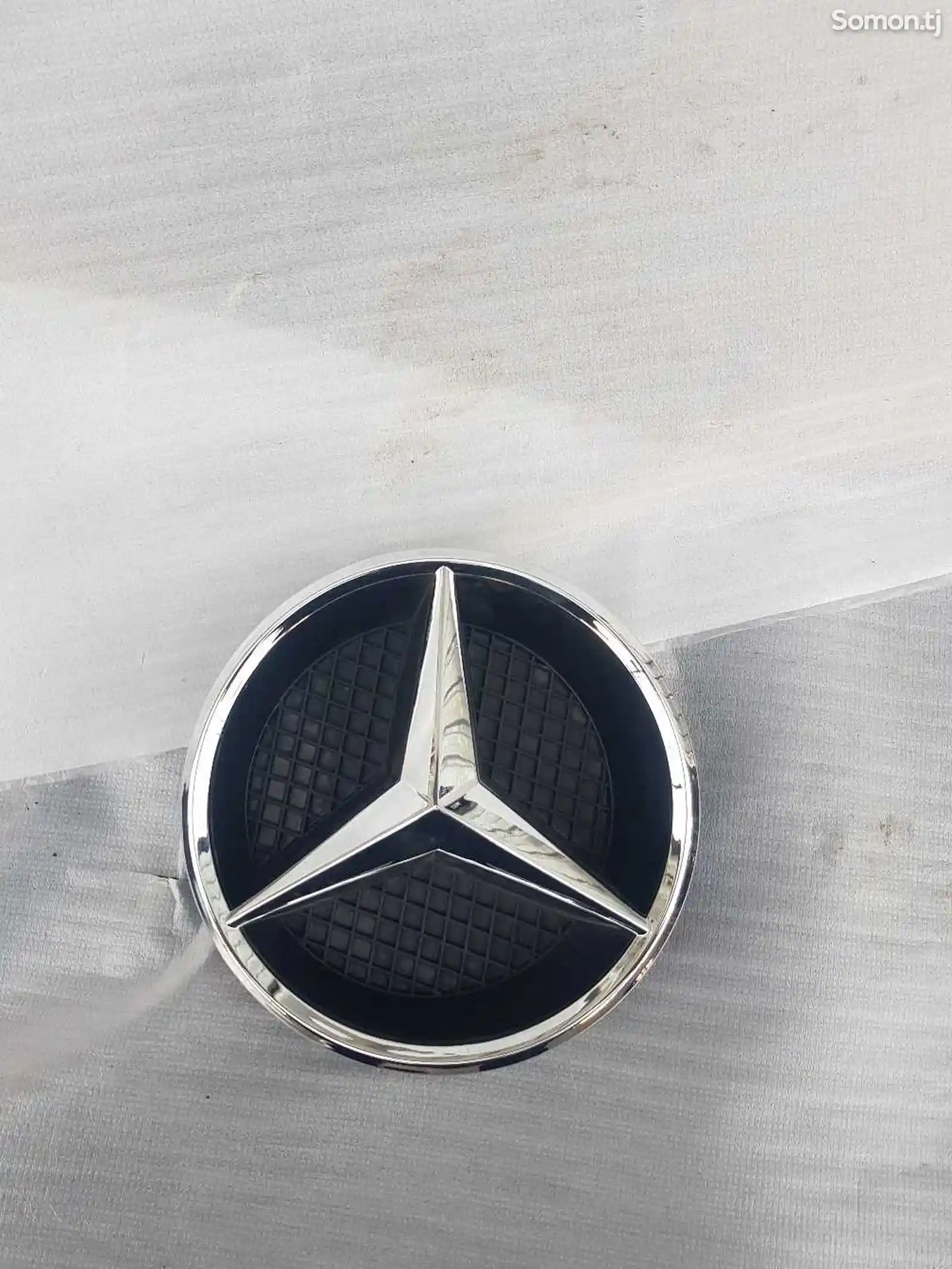 Знак облицовки на Mercedes w212 w204-3