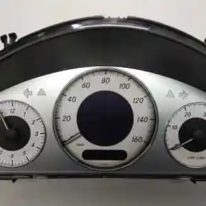 Панель приборов от Mercedes-Benz W211