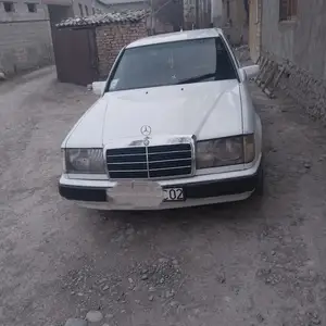 Mercedes-Benz W124, 1989