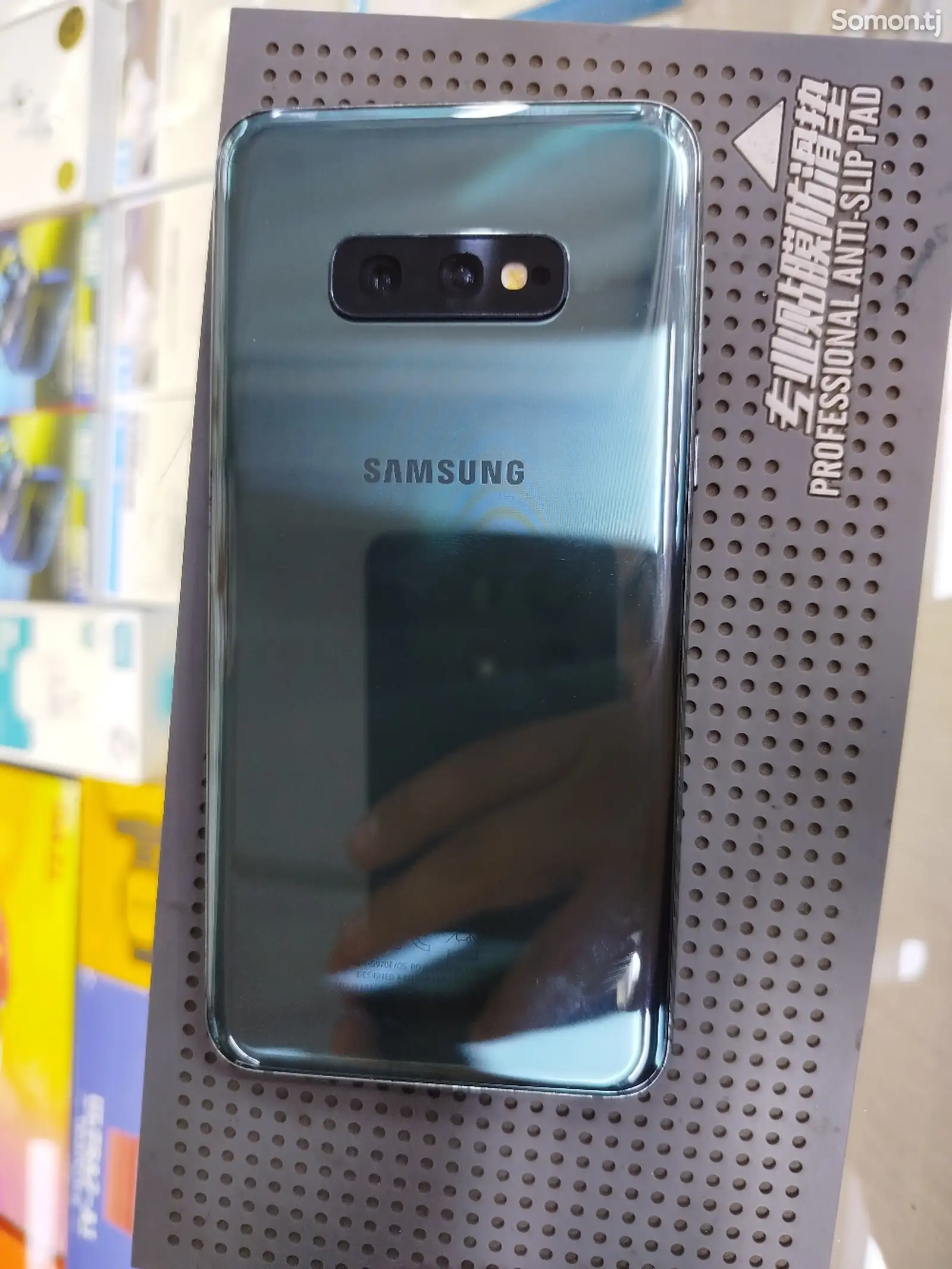 Samsung Galaxy S10e-1