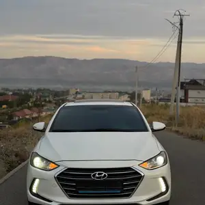 Hyundai Elantra, 2017