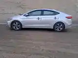 Hyundai Elantra, 2017-4