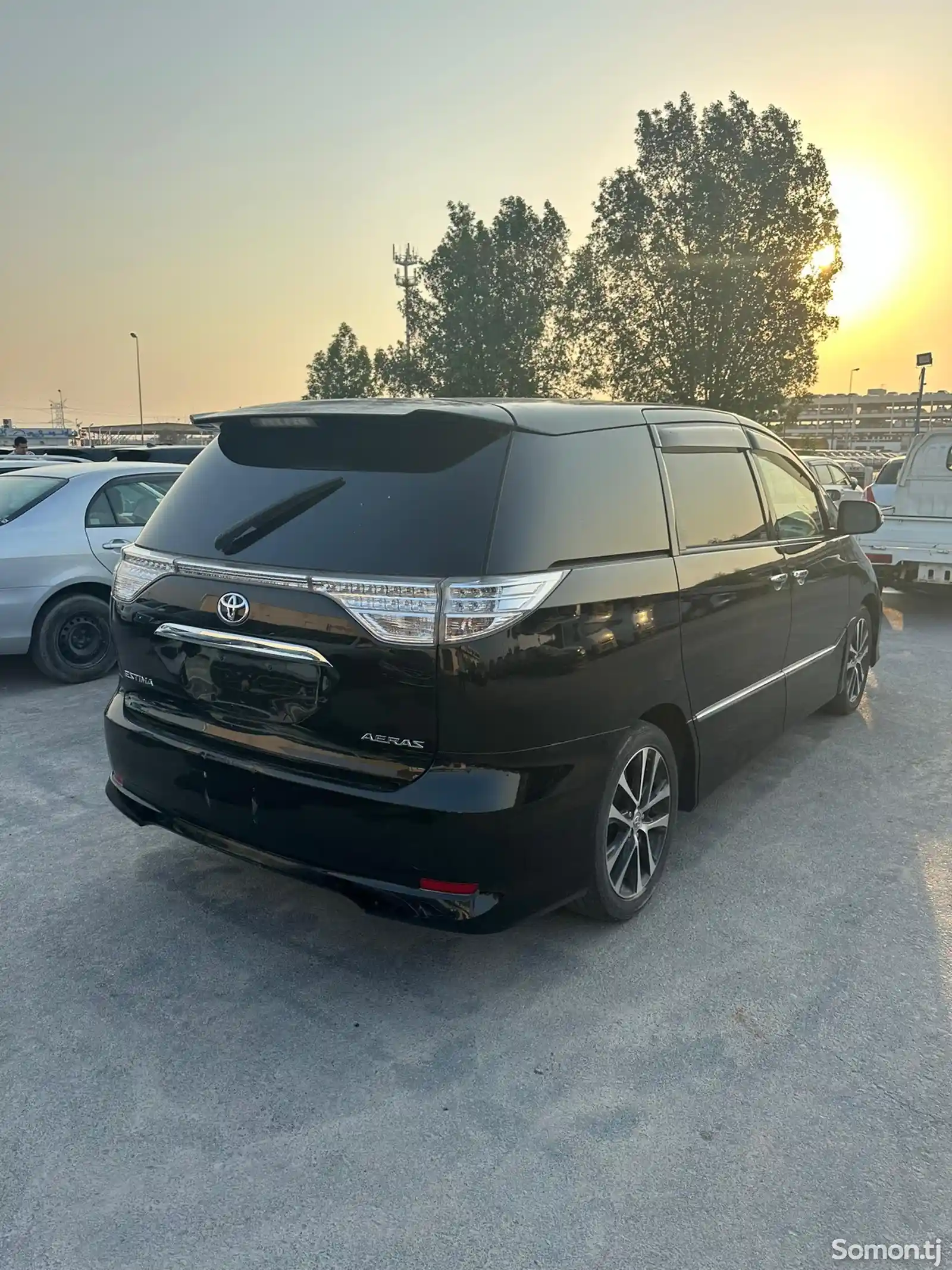 Toyota Estima, 2014-3