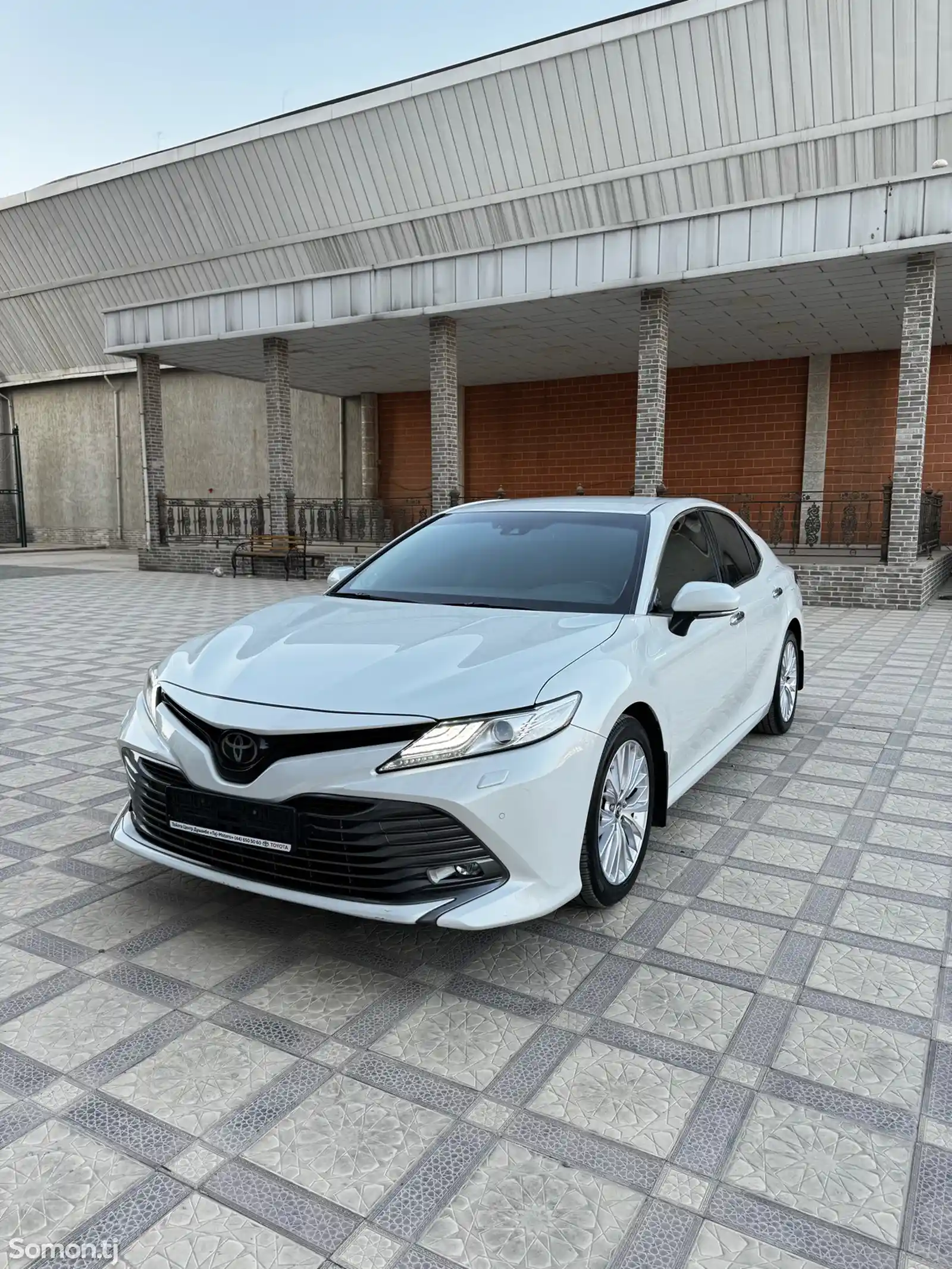 Toyota Camry, 2019-1