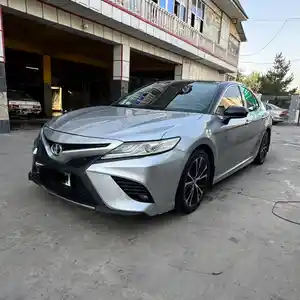 Toyota Camry, 2018