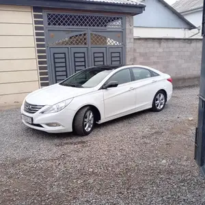 Hyundai Sonata, 2011