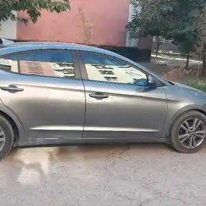 Hyundai Elantra, 2018