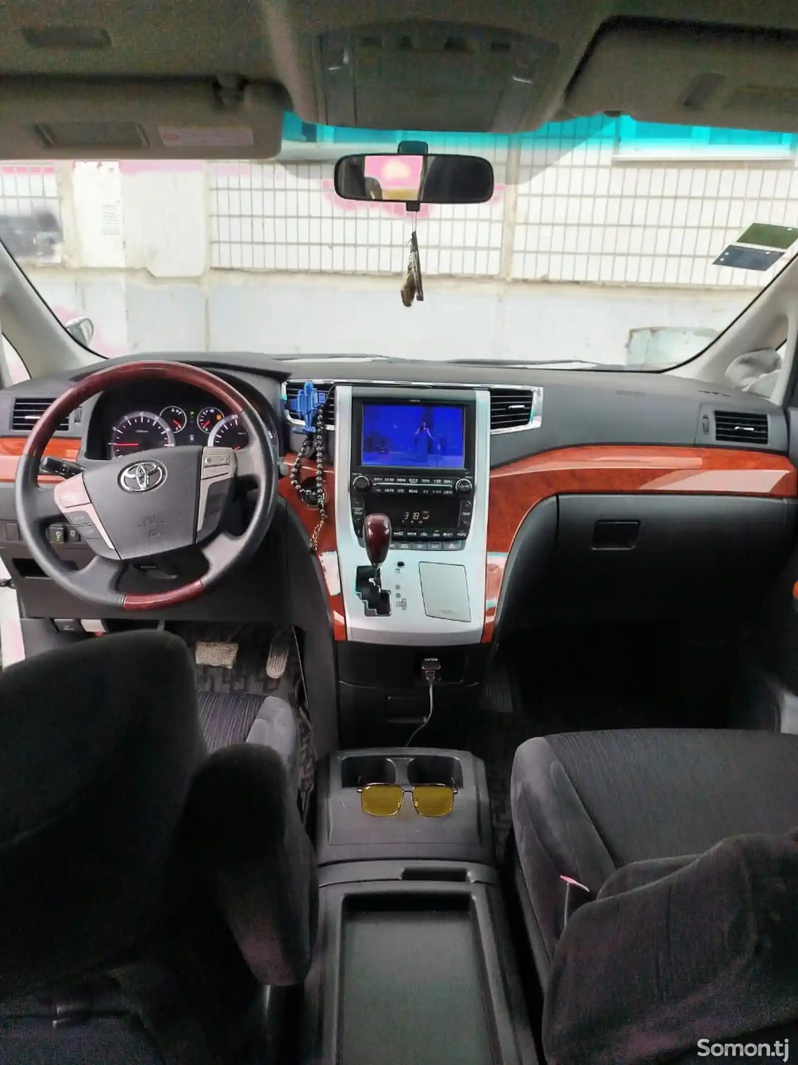 Toyota Vellfire, 2014-9
