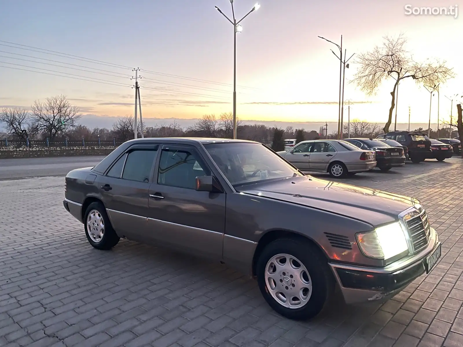 Mercedes-Benz W124, 1990-1