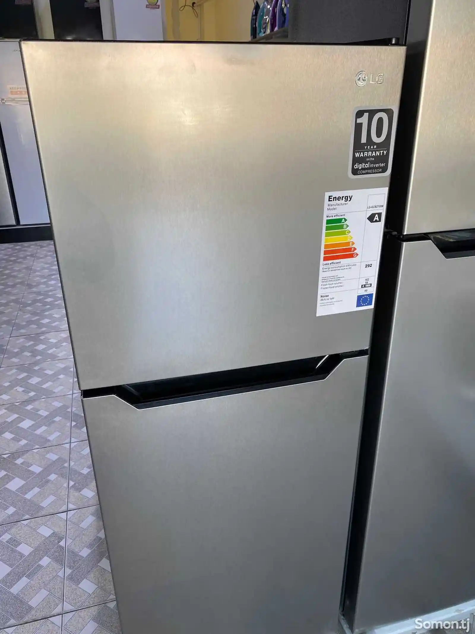 Холодильник LG 220L black-2