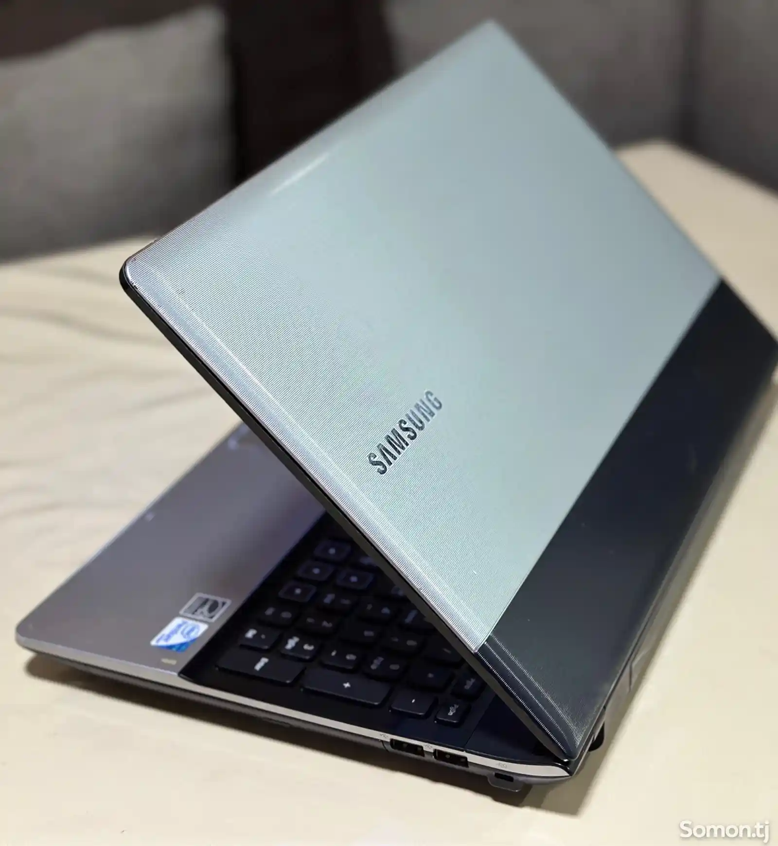 Ноутбук Samsung 300E-4