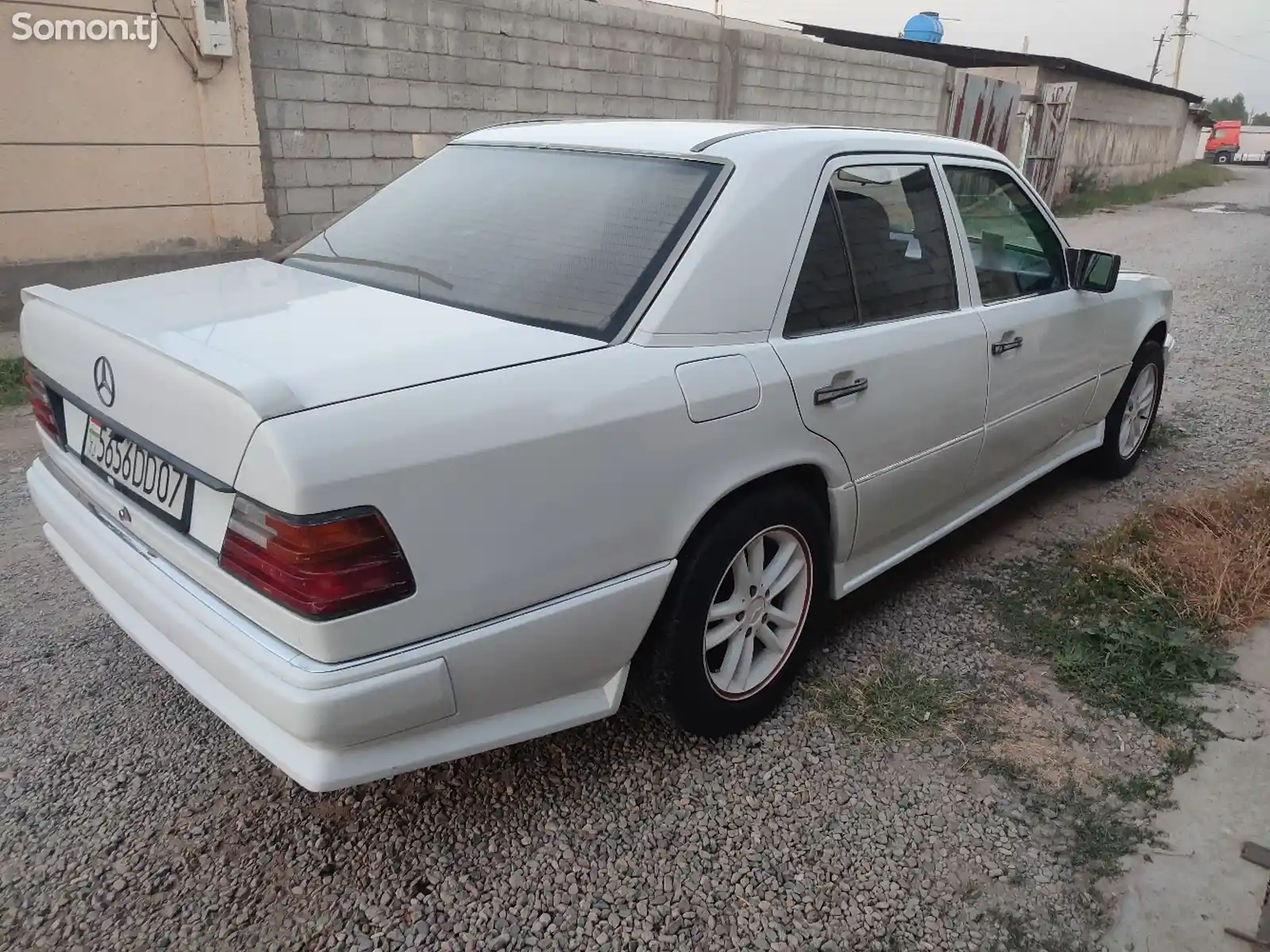 Mercedes-Benz W124, 1990-2