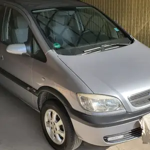 Opel Zafira, 2004