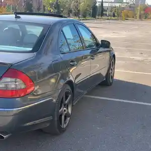 Mercedes-Benz E class, 2009