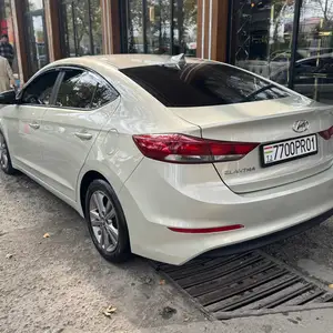 Hyundai Elantra, 2016