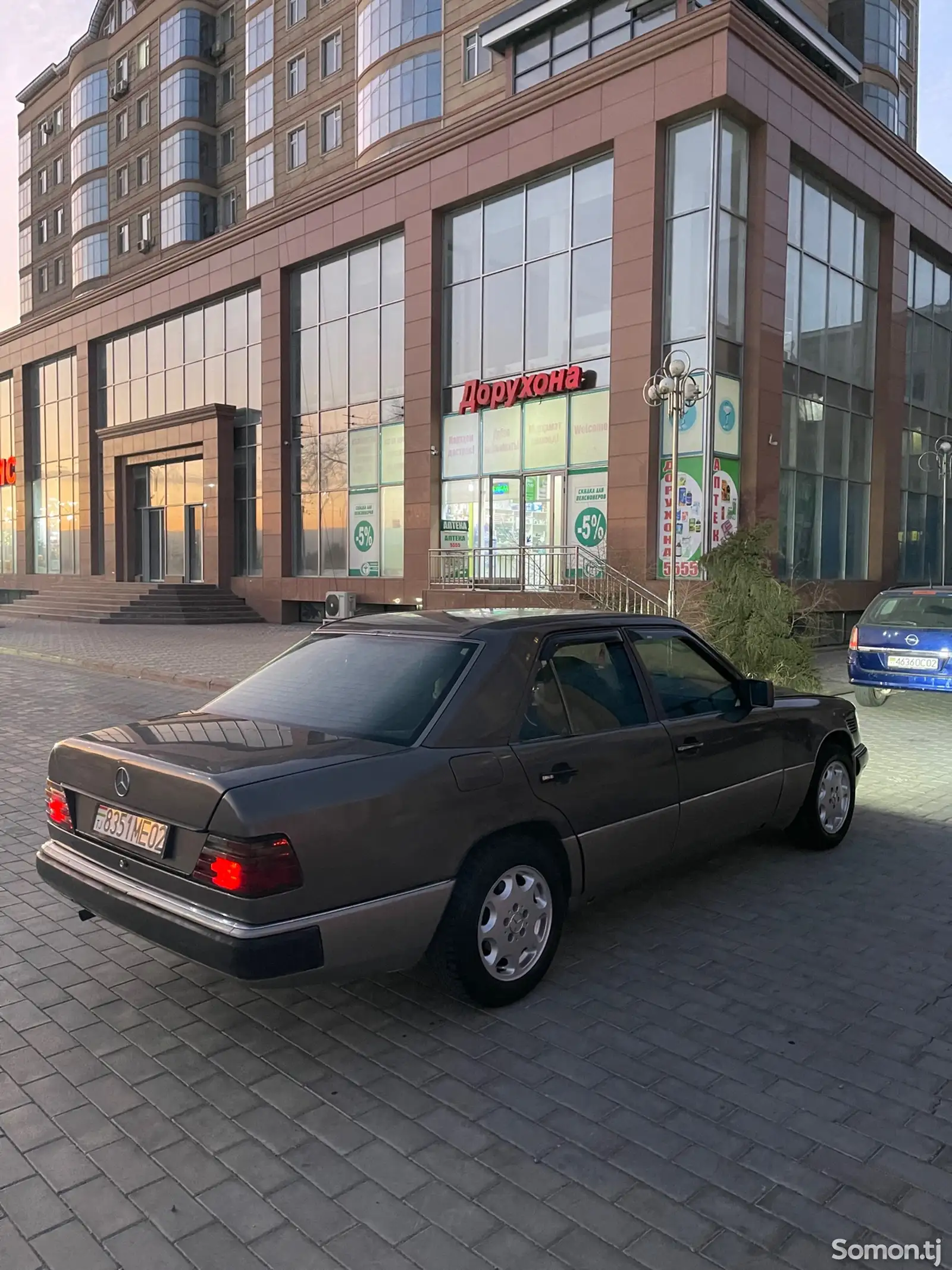 Mercedes-Benz W124, 1990-1