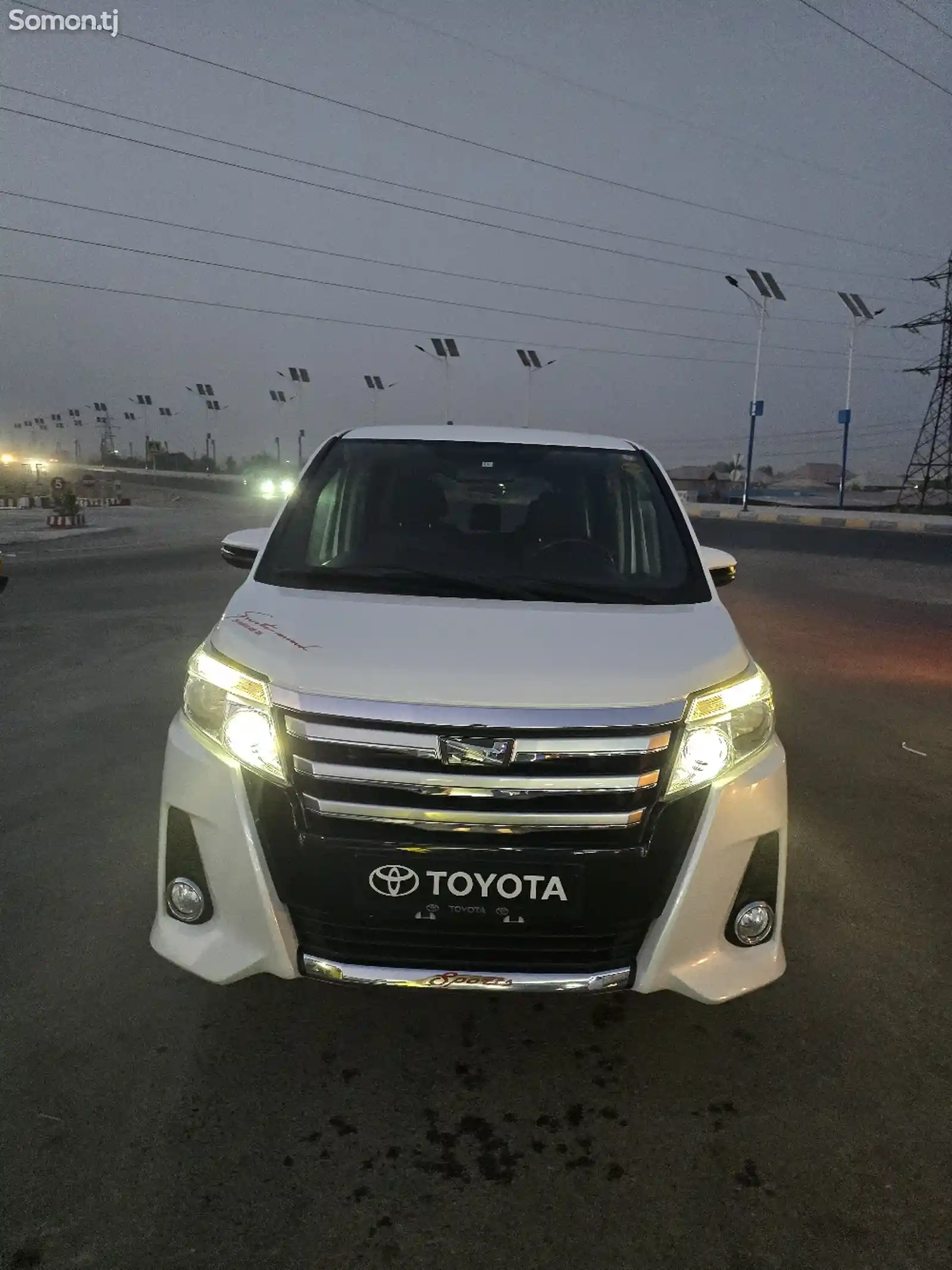 Toyota Voxy, 2014-3