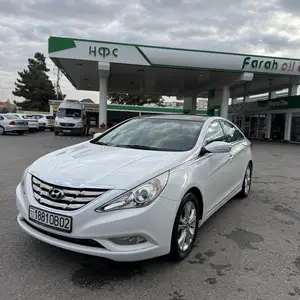 Hyundai Sonata, 2010