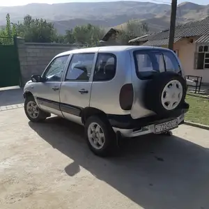 Chevrolet Niva, 2004