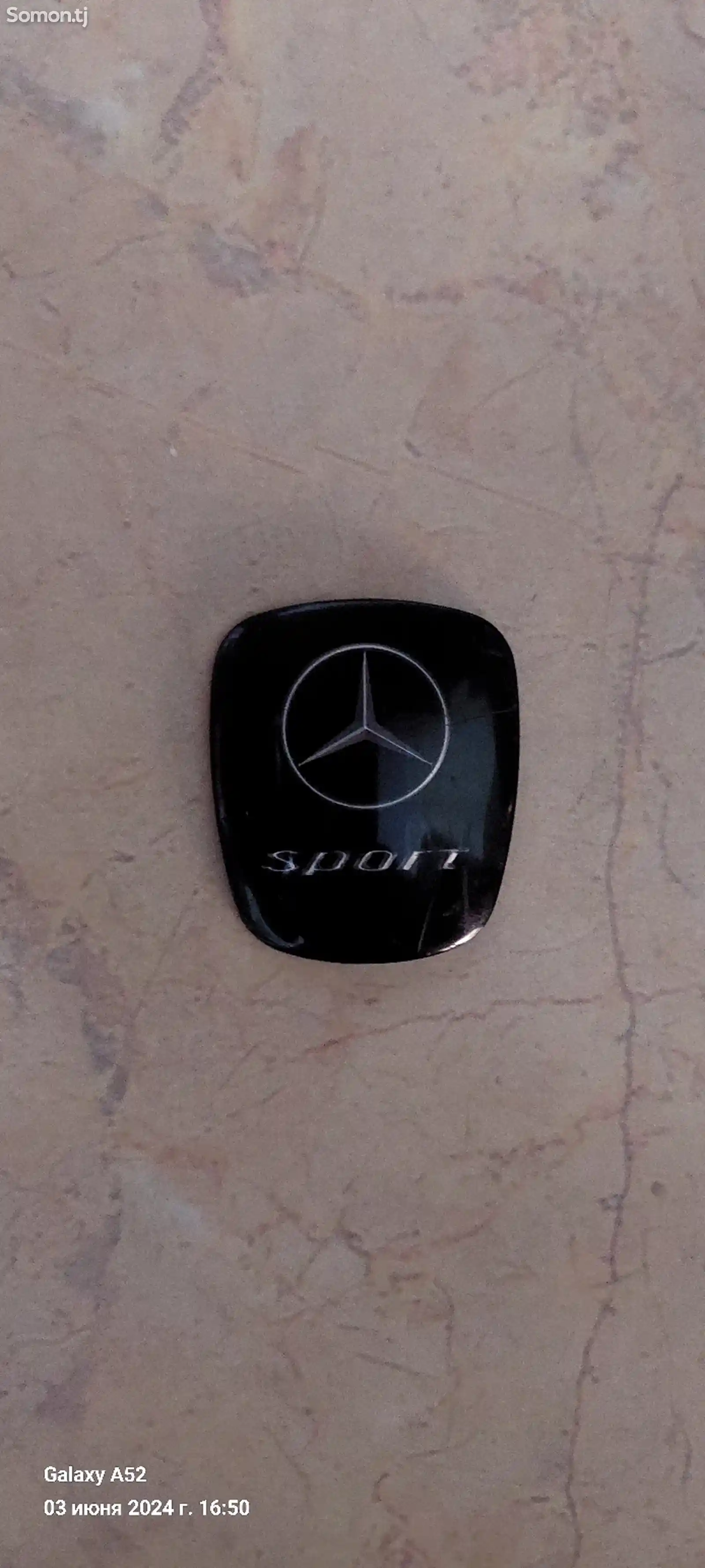 Логотип от Mercedes-benz