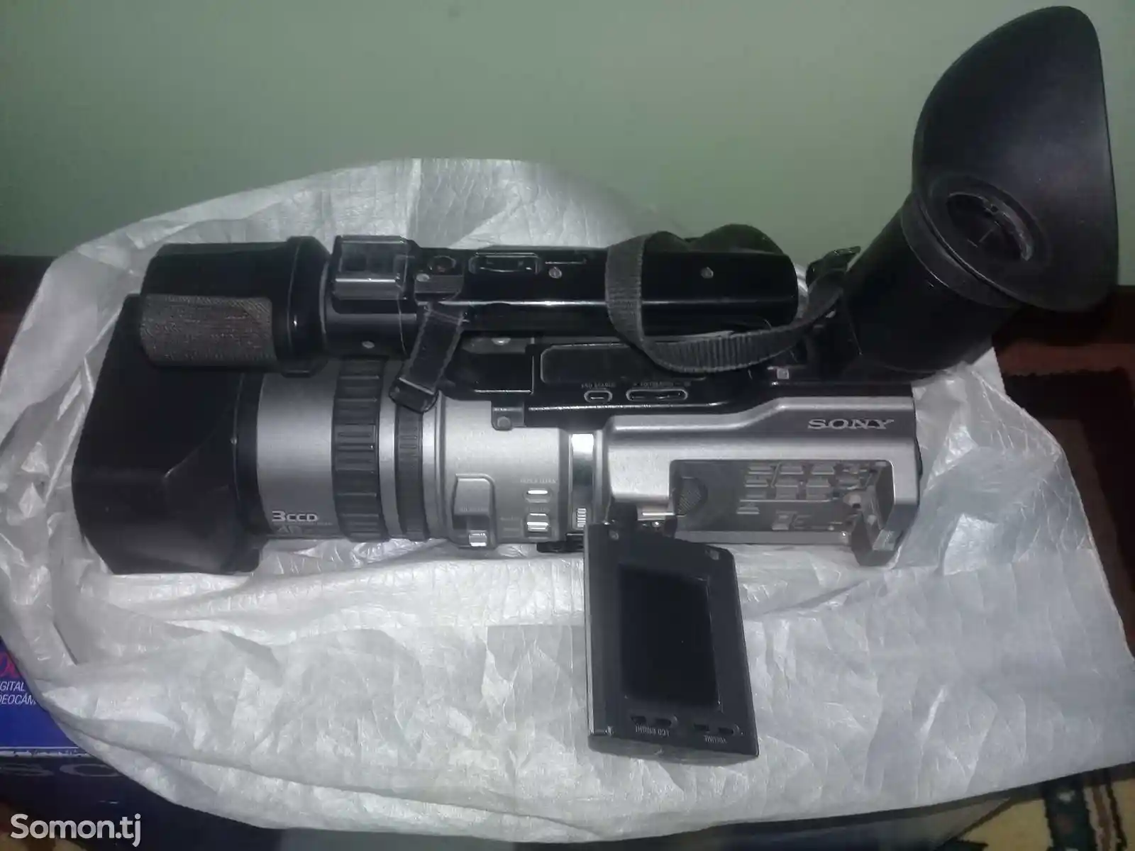 Видеокамера Sony DCR-VX2100E-4