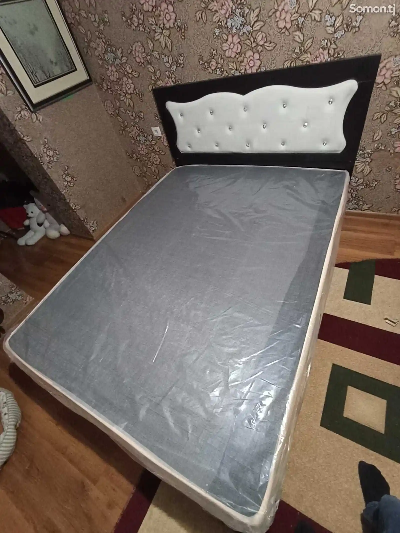 Кровать с матрасом-1
