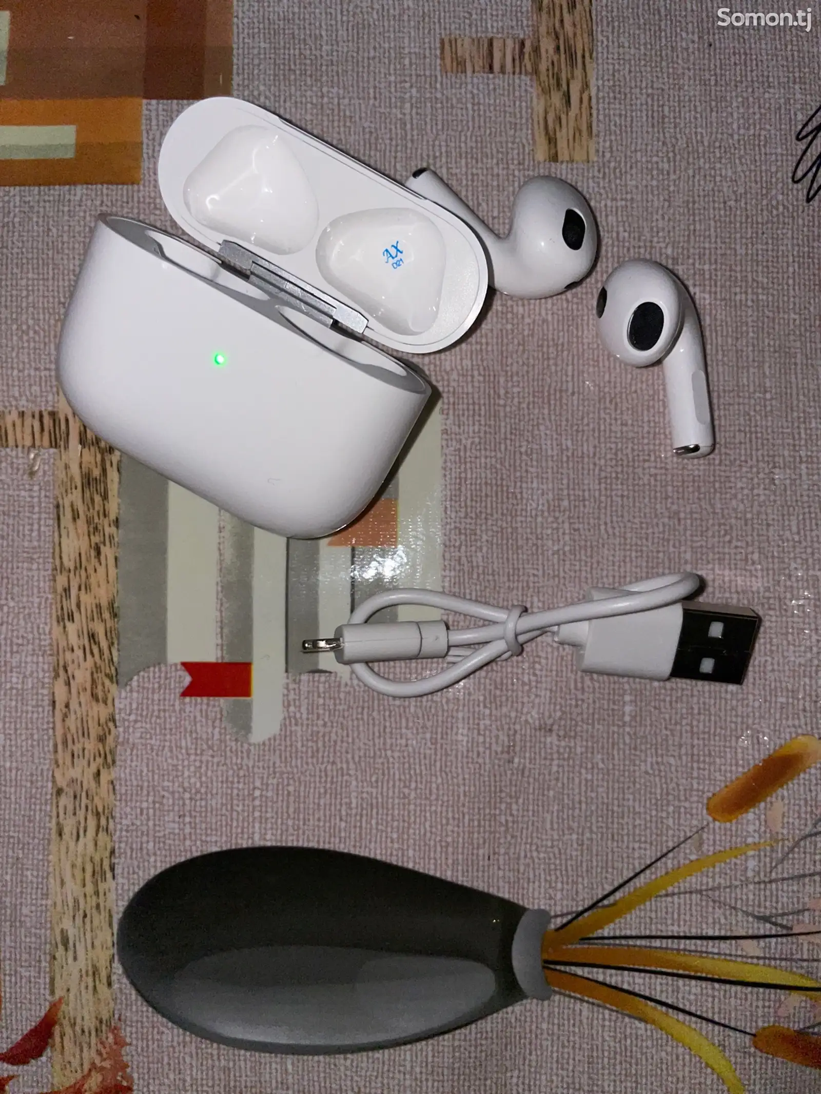 Беспроводные наушники AirPods-1