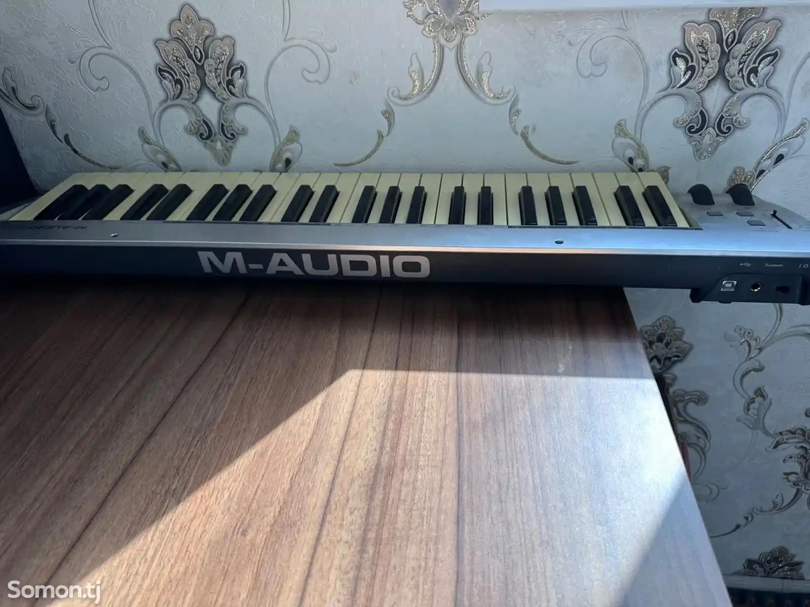 MIDI-клавиатура M-Audio KeyRig 49-1