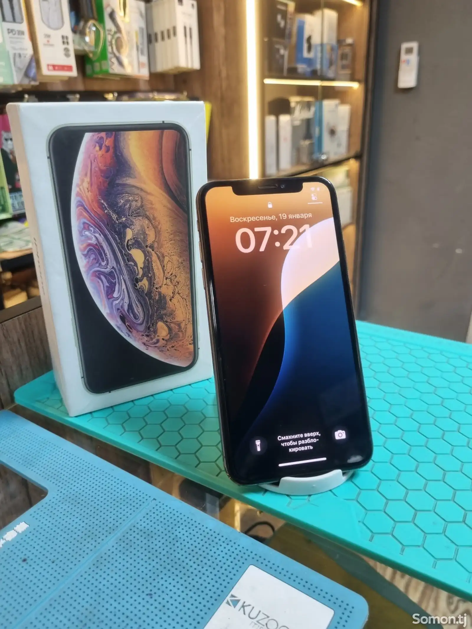 Apple iPhone Xs, 64 gb, Gold-1