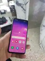 Samsung Galaxy S10e-2