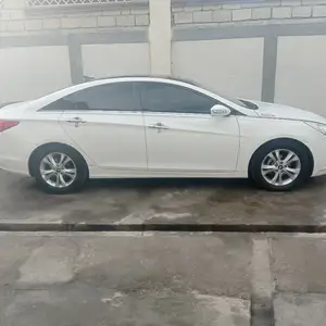 Hyundai Sonata, 2010