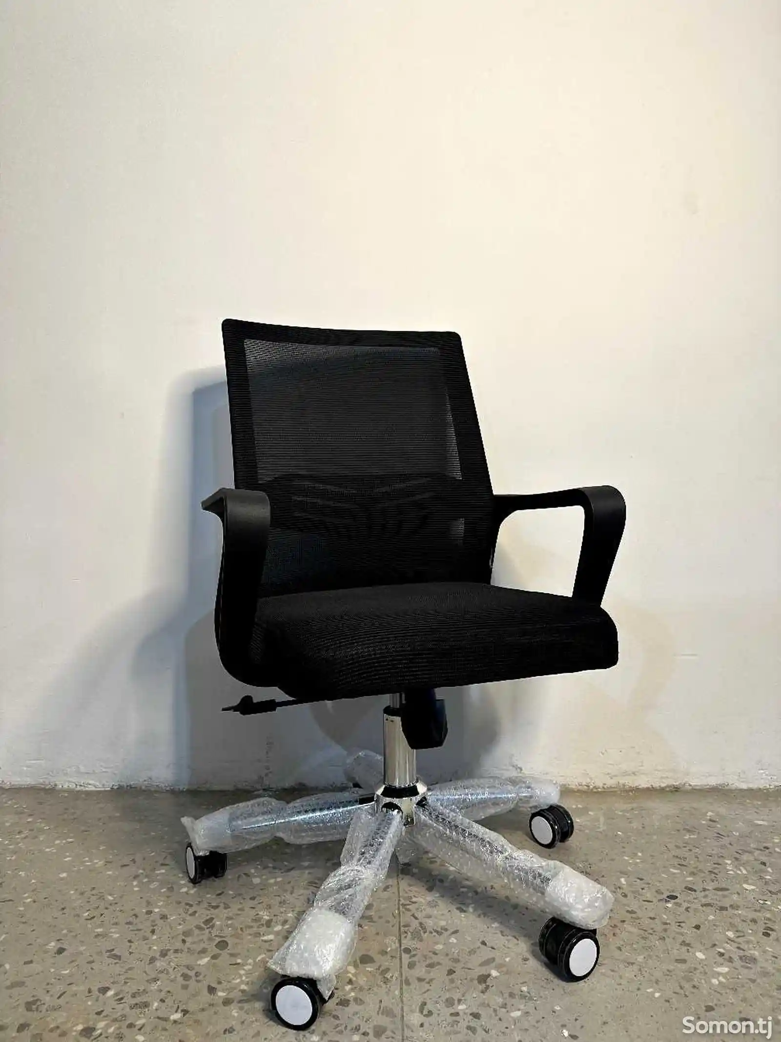 Кресло офисное Deli-2