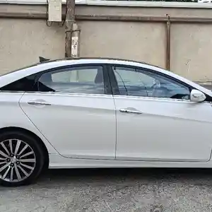 Hyundai Sonata, 2010