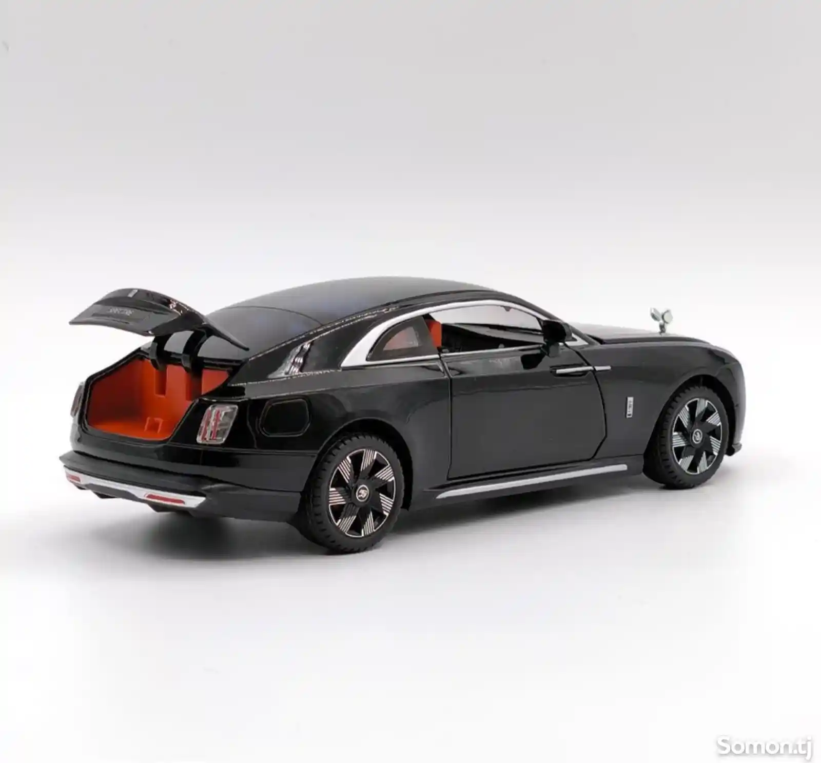 Модель автомобиля Rollc- Royce Spectre-8