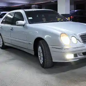 Mercedes-Benz E class, 2001