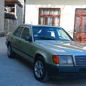 Mercedes-Benz W124, 1986