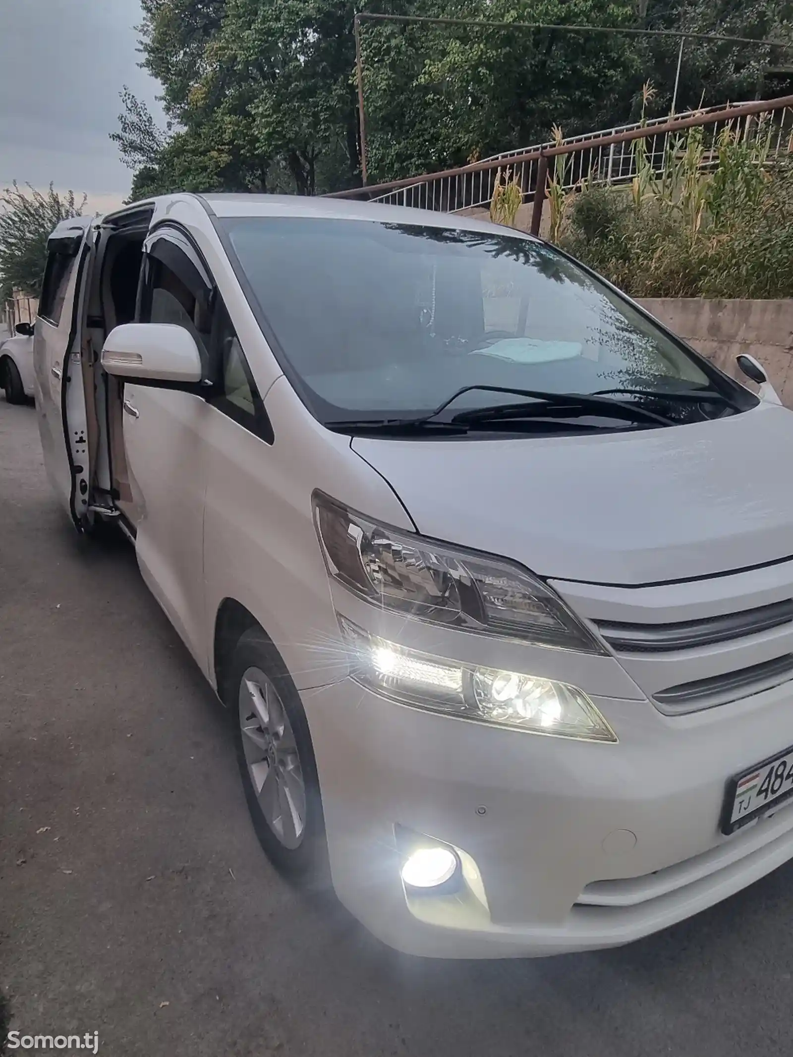 Toyota Vellfire, 2010-1