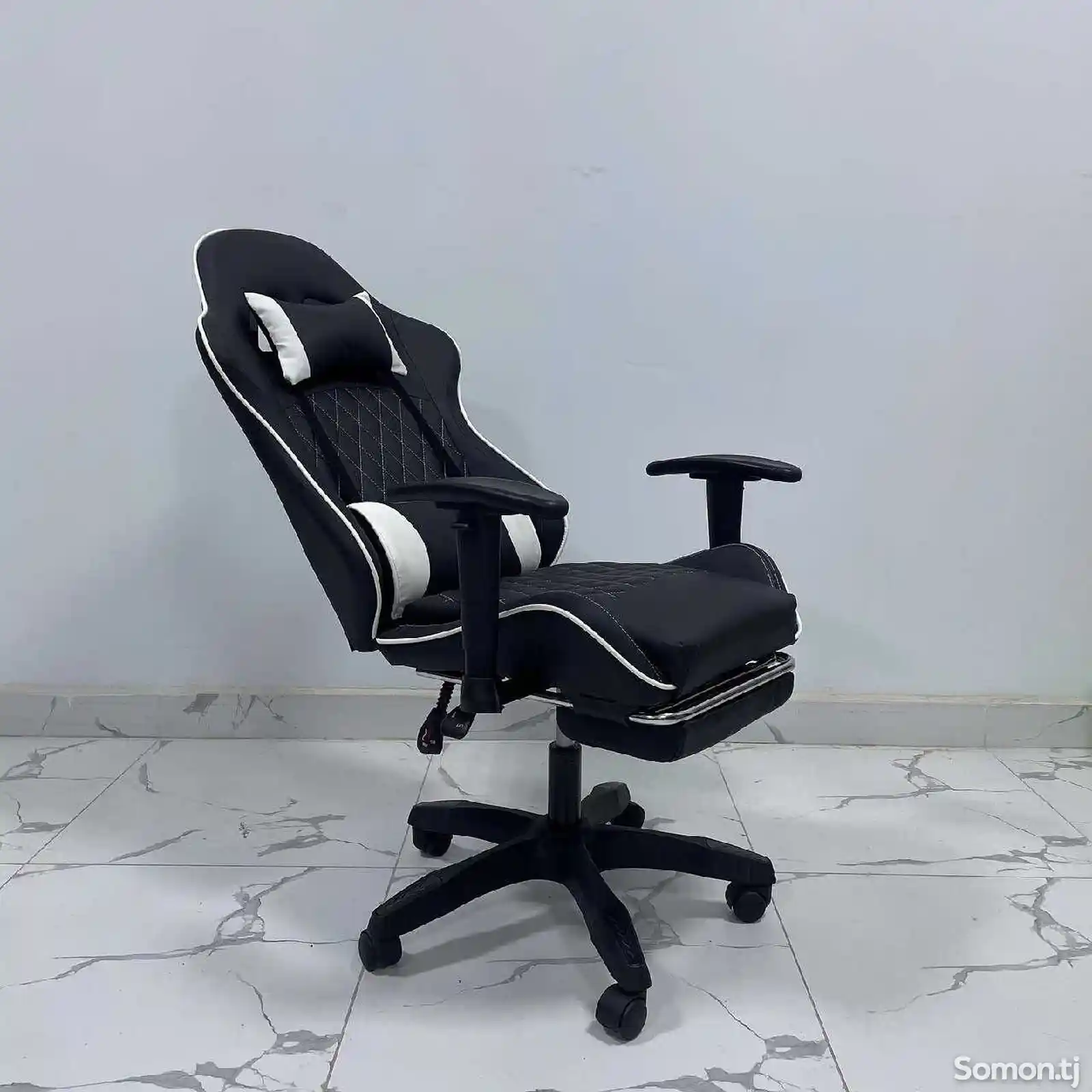 Кресло игровой чёрно-серый-2