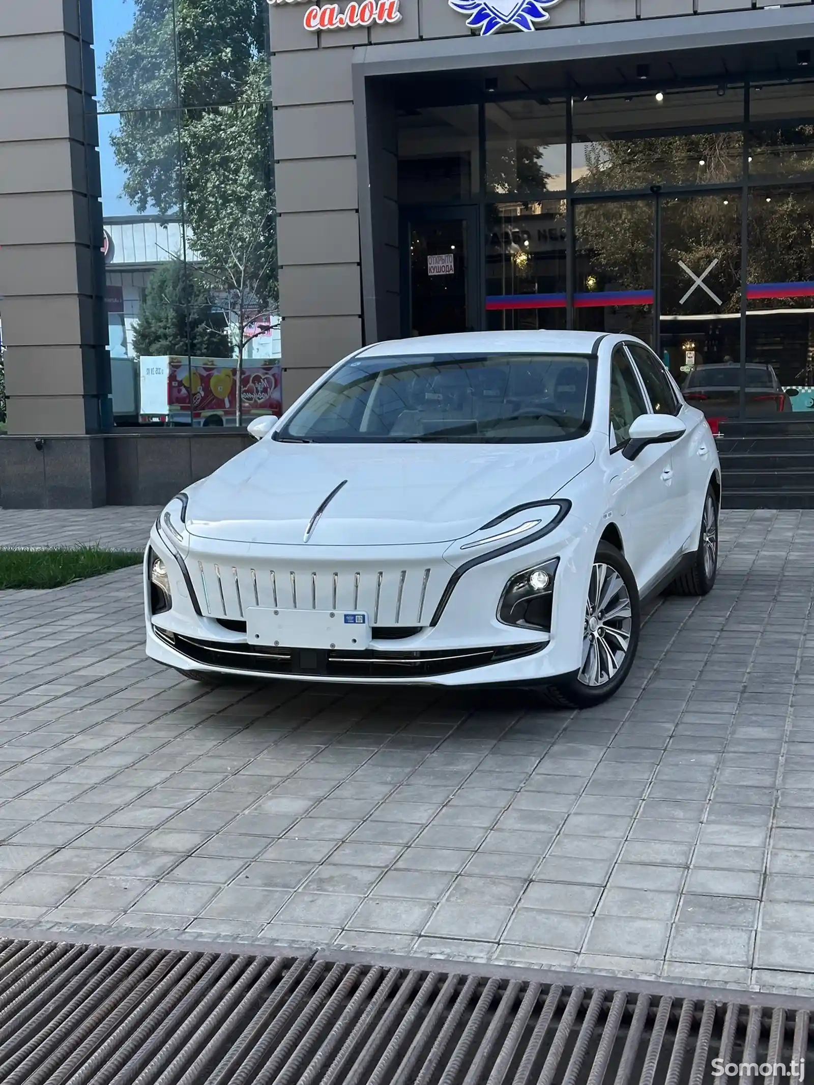 Hongqi E-QM5, 2024-1