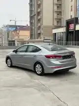 Hyundai Elantra, 2017-4