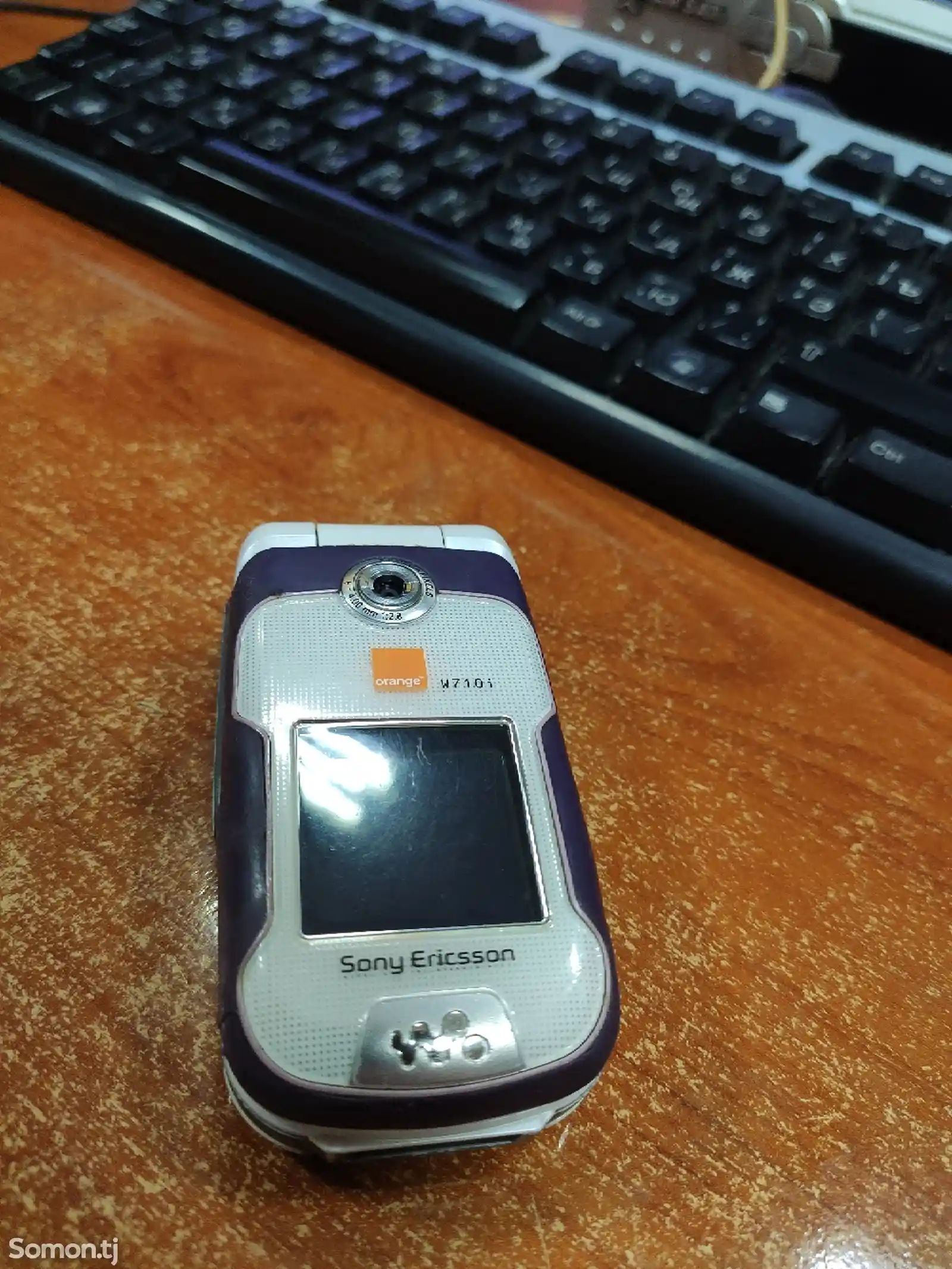 Sony Ericsson W710i-1