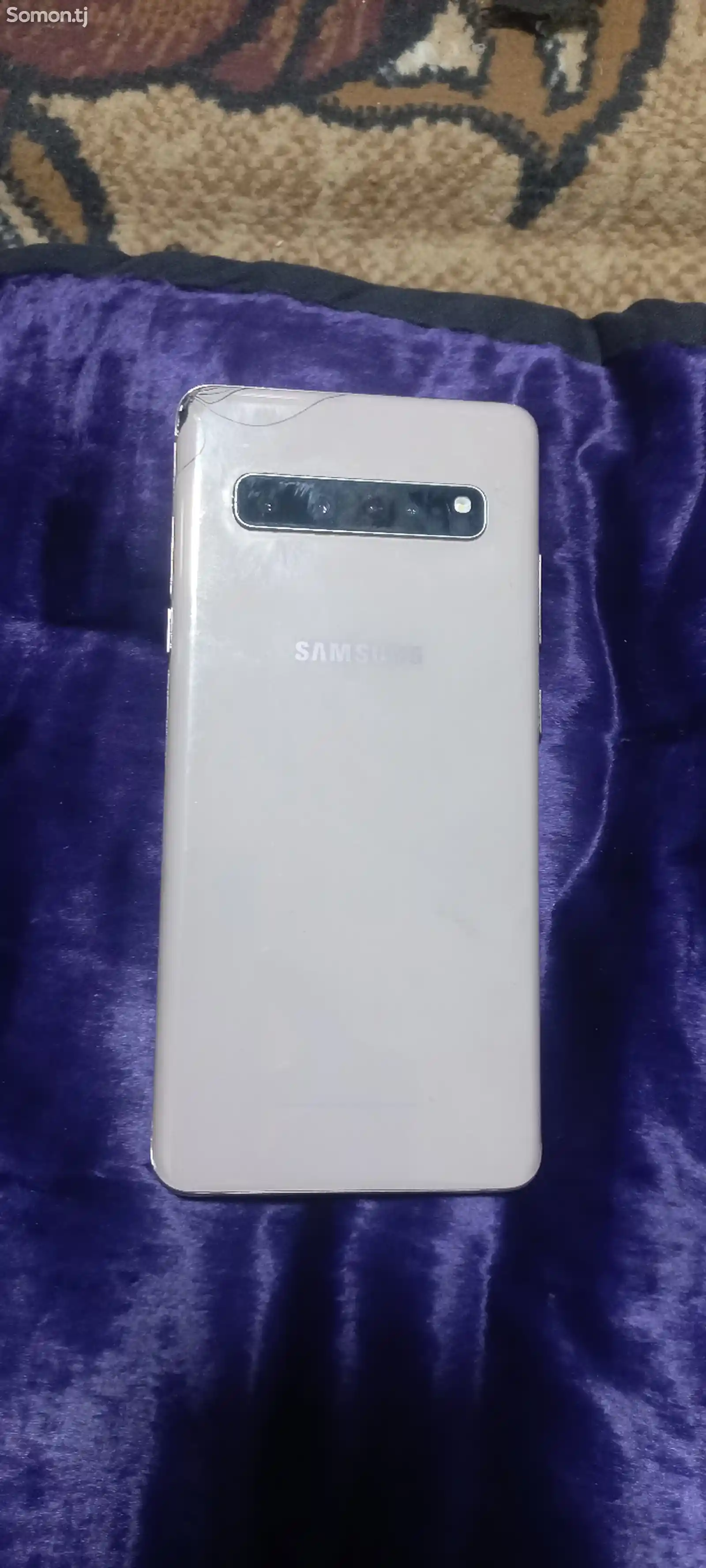 Samsung Galaxy S10+-3
