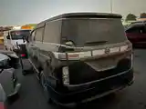 Nissan Elgrand, 2015-14